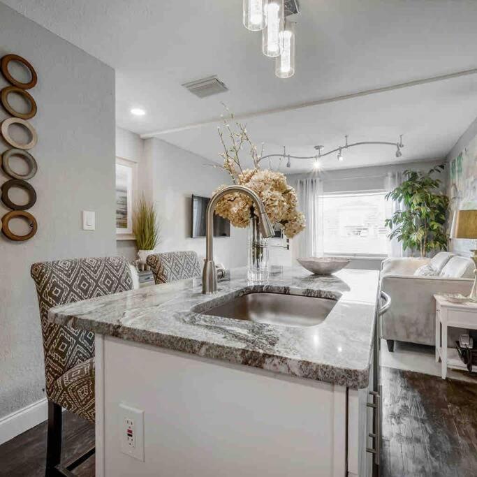 Chic Pad In Center Of Seminole Heights-322 Apartment Tampa Luaran gambar